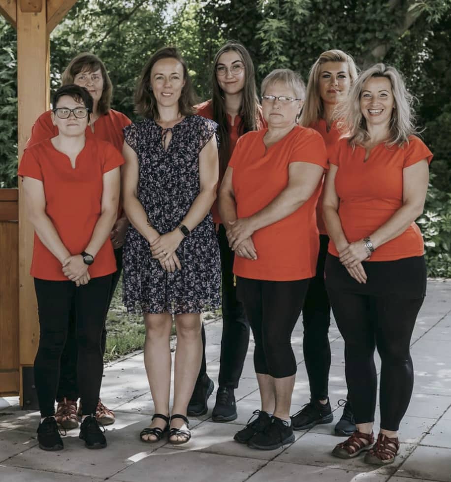 „Doma je doma.“ Terénní pečovatelská služba pomáhá seniorům zůstat ve svém světě