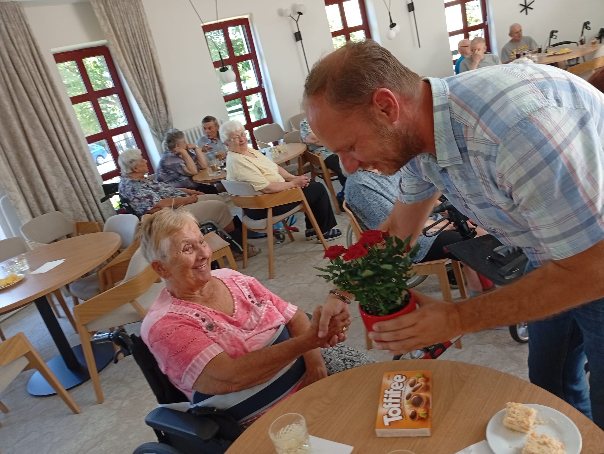 Hudba, vůně meruněk a společná oslava